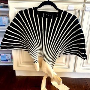 Club Monaco Ponchos Sweater 100% Wool Size XS